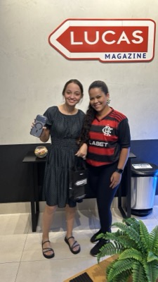 Cliente retirando o aparelho na Lucas Magazine Tech em Inhumas